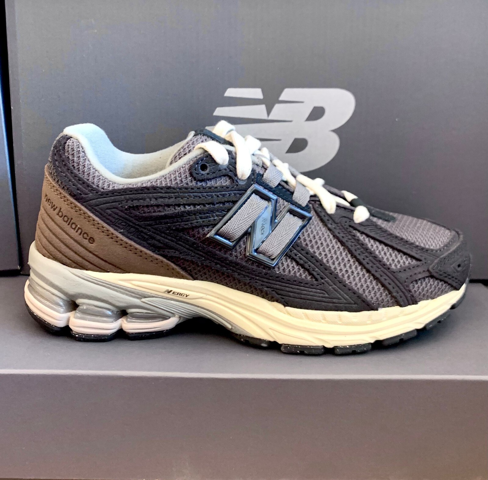 New balance ☆ M1906FE ‘Phantom Black‘ New Balance - Women's M1906FE Phantom with Dark Mushroom