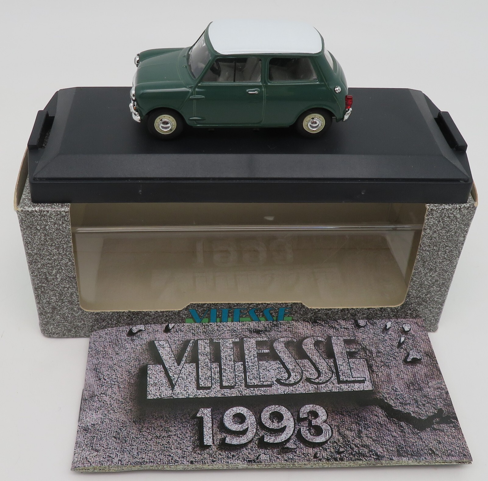 a VITESSE MINI MORRIS COOPER S 1963 VERT TOIT BLANC idem