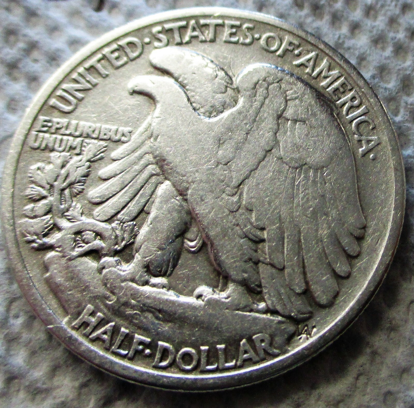 1939-P  WALKING LIBERTY HALF DOLLAR 90 % SILVER  GOOD CONDITION