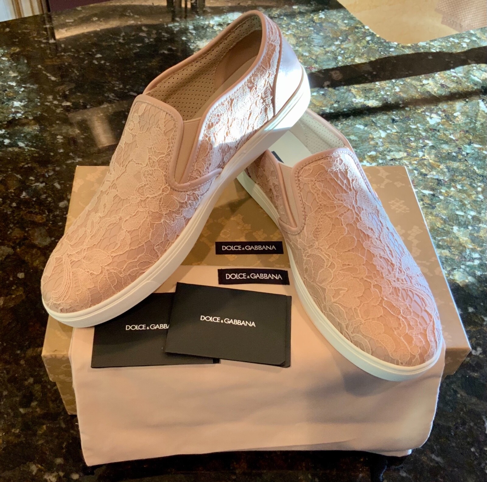 【関税＆送料込み】Dolce & Gabbana Flat Shoes Dolce & Gabbana Men's Flat Sneakers in Elegant White - E