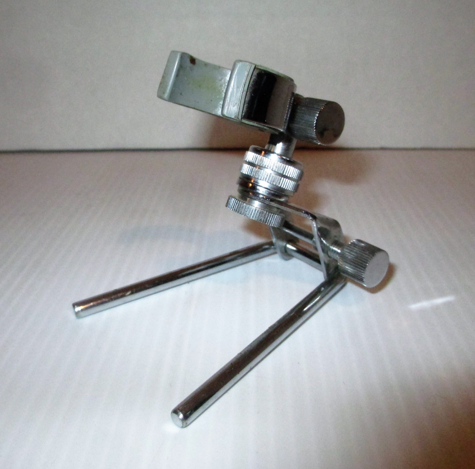 AIWA/NEC DM-40 AH DYNAMIC MICROPHONE S IMP 50K WITH STAND