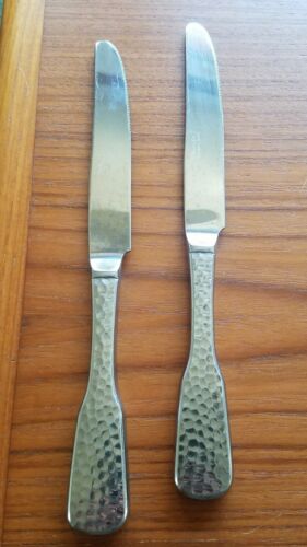 Lot of 2 (two) The Cellar CLF9 Dinner Knives 9 1/4 Hammered St...