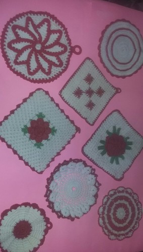 8 Vintage Hand Crocheted Potholders. Nice Condition. Red and White.