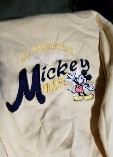 VINTAGE DISNEY AN AMERICAN LEGEND MICKEY MOUSE XL SWEAT SHIRT YELLOW RN 61626