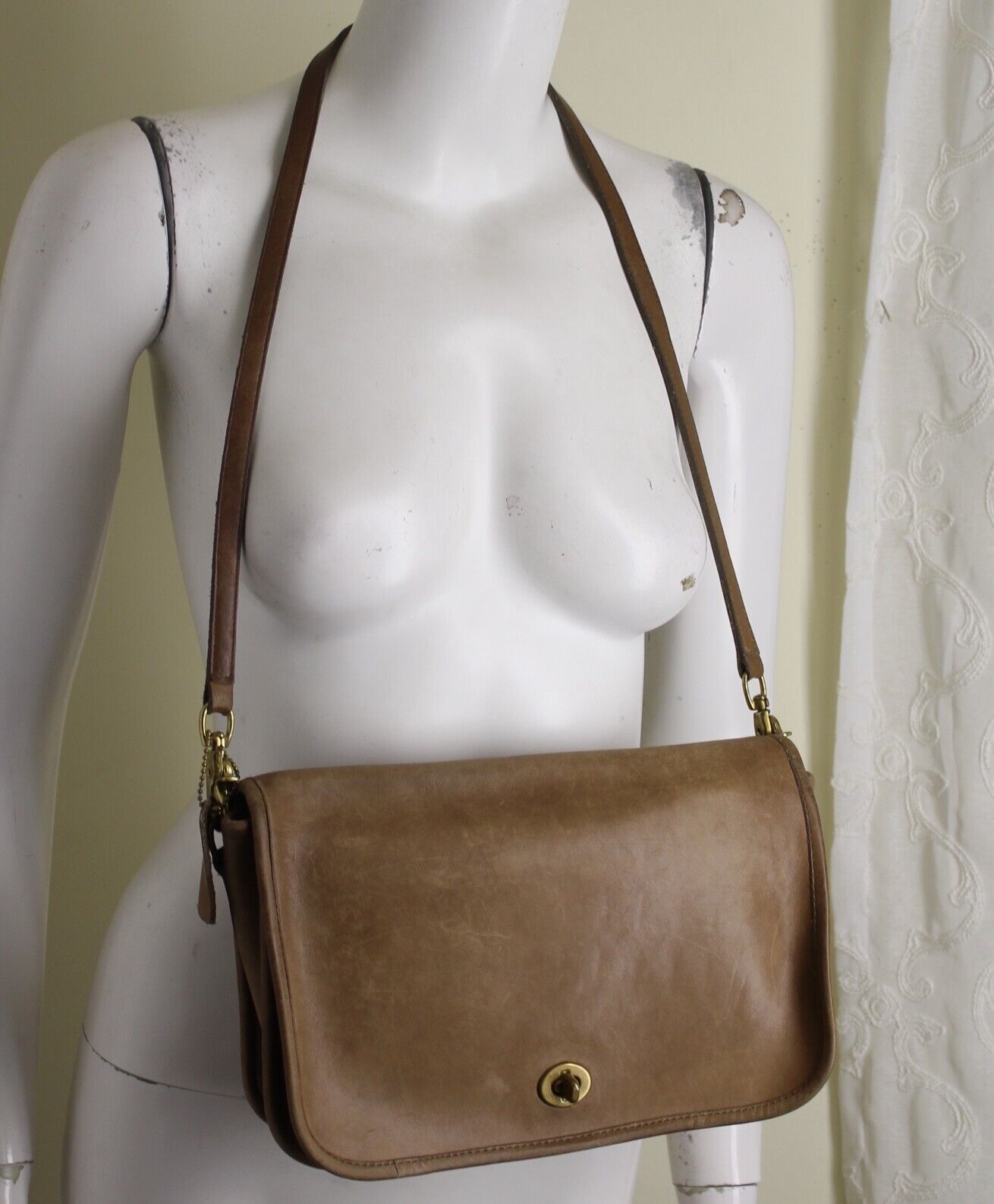 Vintage Coach 1980s Tan Beige Wonderfully Weathered Worn Vintage Coach 1980s Tan Beige Wonderfully Weathered Worn