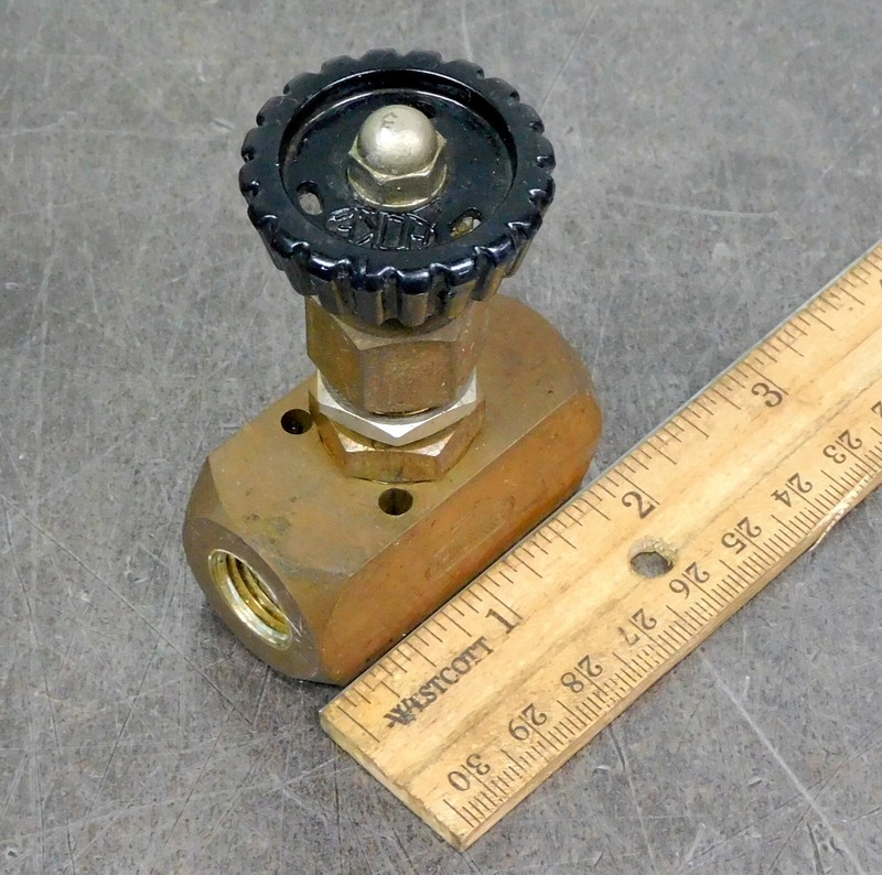 Hoke - 2311F4B Brass Flow Control Globe Valve 1/4 in. NPT 3000 PSI (20.7 bar)