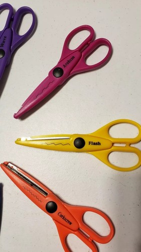 Scrapbooking Scissors Decorative Edge Paper Edgers Lot of 8 #1628