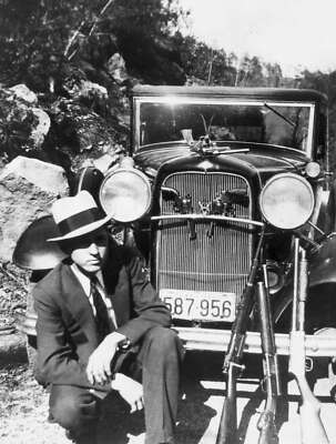 Clyde Barrow's arsenal and car vintage photo reproduction  096