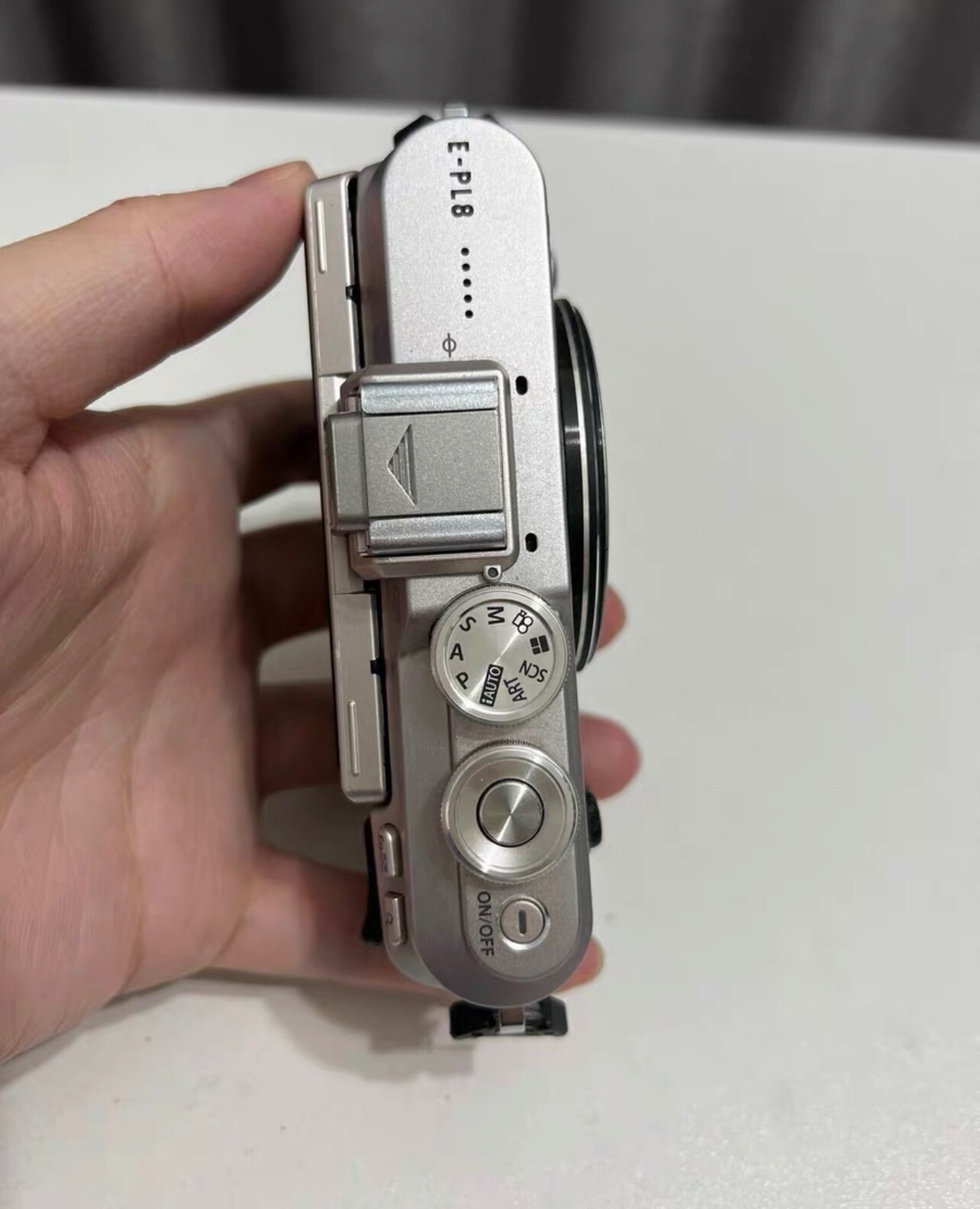 Olympus PEN E-PL8 16.1MP Mirrorless Digital Camera (Preowned