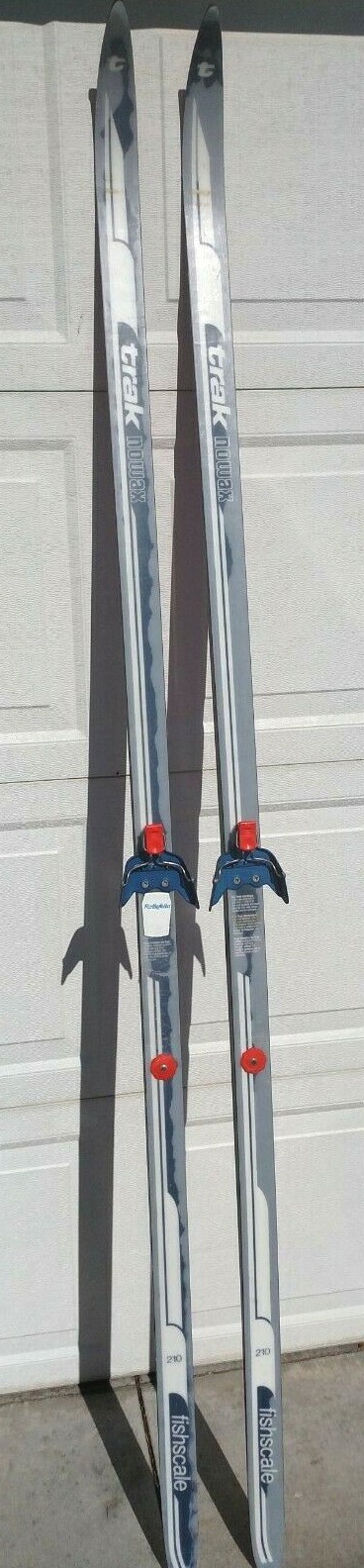 Vintage Trak No Wax Fishscale 210 Cross Country Skis with Vintage Trak No Wax Fishscale 210 Cross Country Skis with