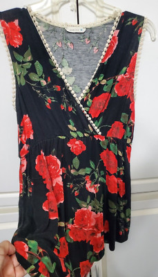 REBORN J. Floral Soft V-Neck Tunic Top Shirt Red Roses Women's Size Medium B-5