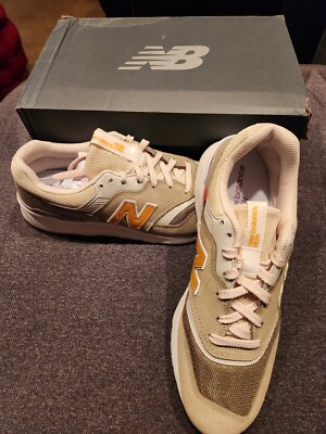 NIB New Balance 997H Suede Cream Women’s 9 Sneakers Athletic Shoes