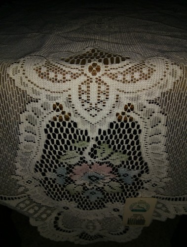 Great Bay Lace Bordeaux Floral Table Runner Liechtenstein Ecru 17x90 Oval Lace