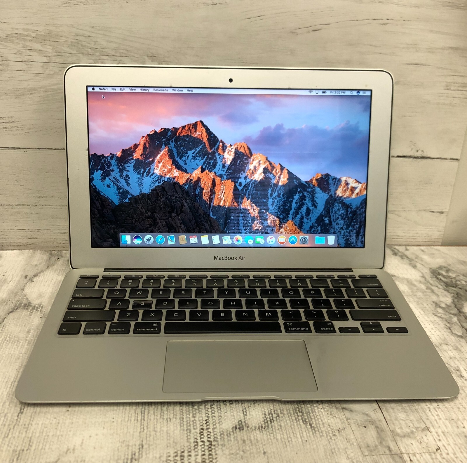 Apple MacBook Air 11-Inch Mid 2011 i5 1.6GHz 4GB RAM 60GB Apple MacBook Air 11-Inch Mid 2011 i5 1.6GHz 4GB RAM 60GB