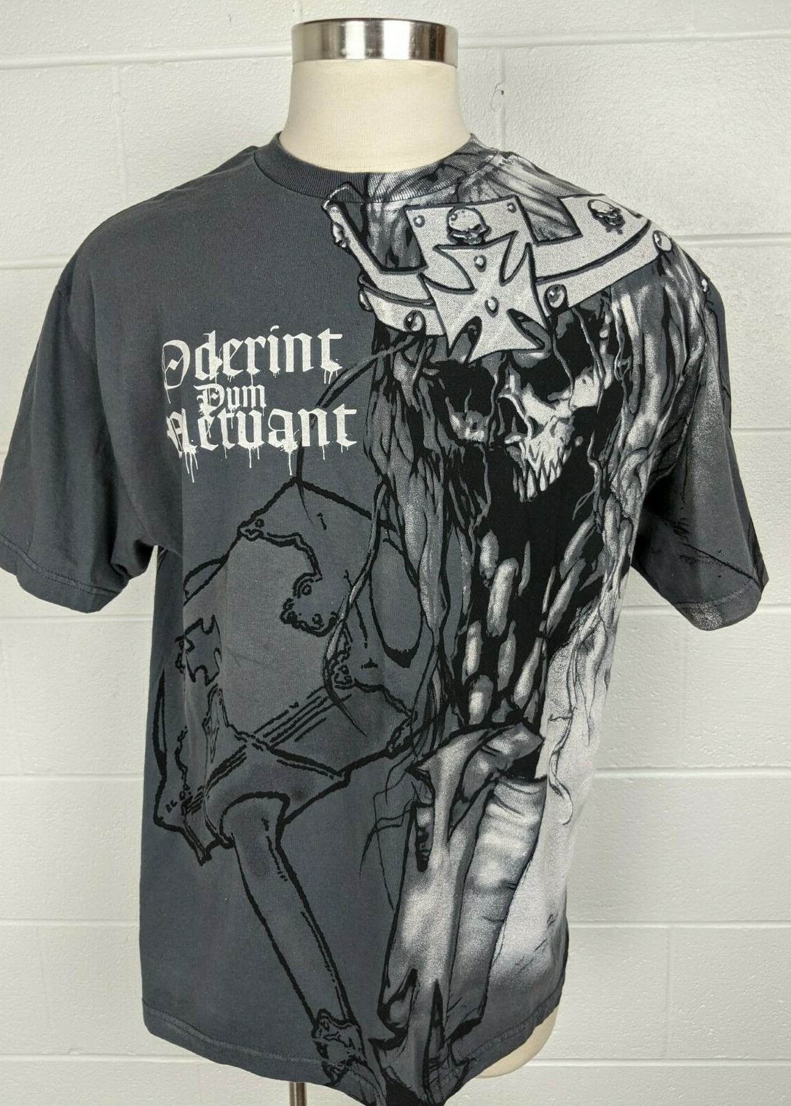 Mens WWE Triple H Wrestling T-shirt Oderint Dum Metuant XL Mens WWE Triple H Wrestling T-shirt Oderint Dum Metuant XL