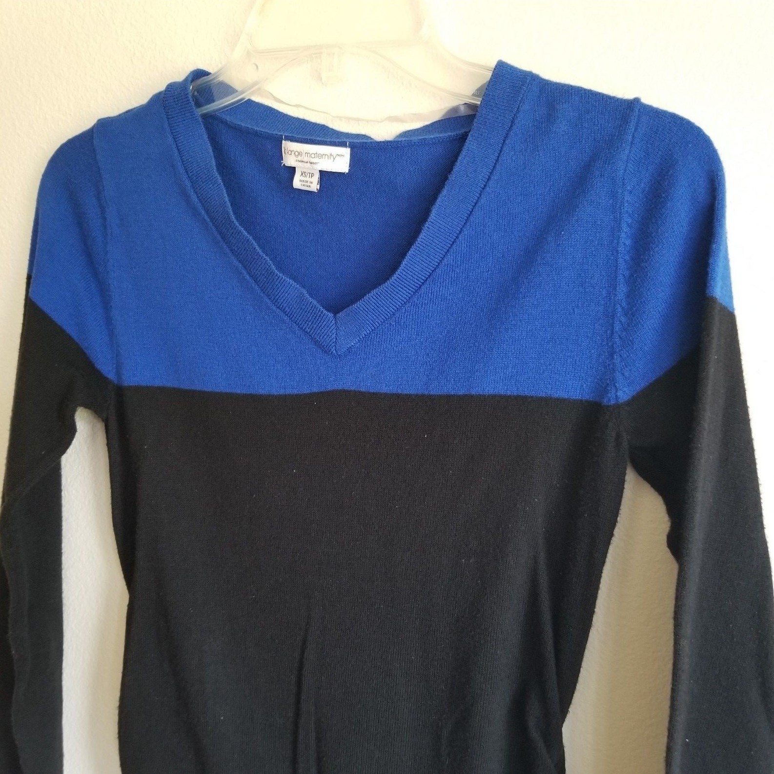 Liz Lange Maternity Tunic Sweater size XS black blue v-neck long sleeve