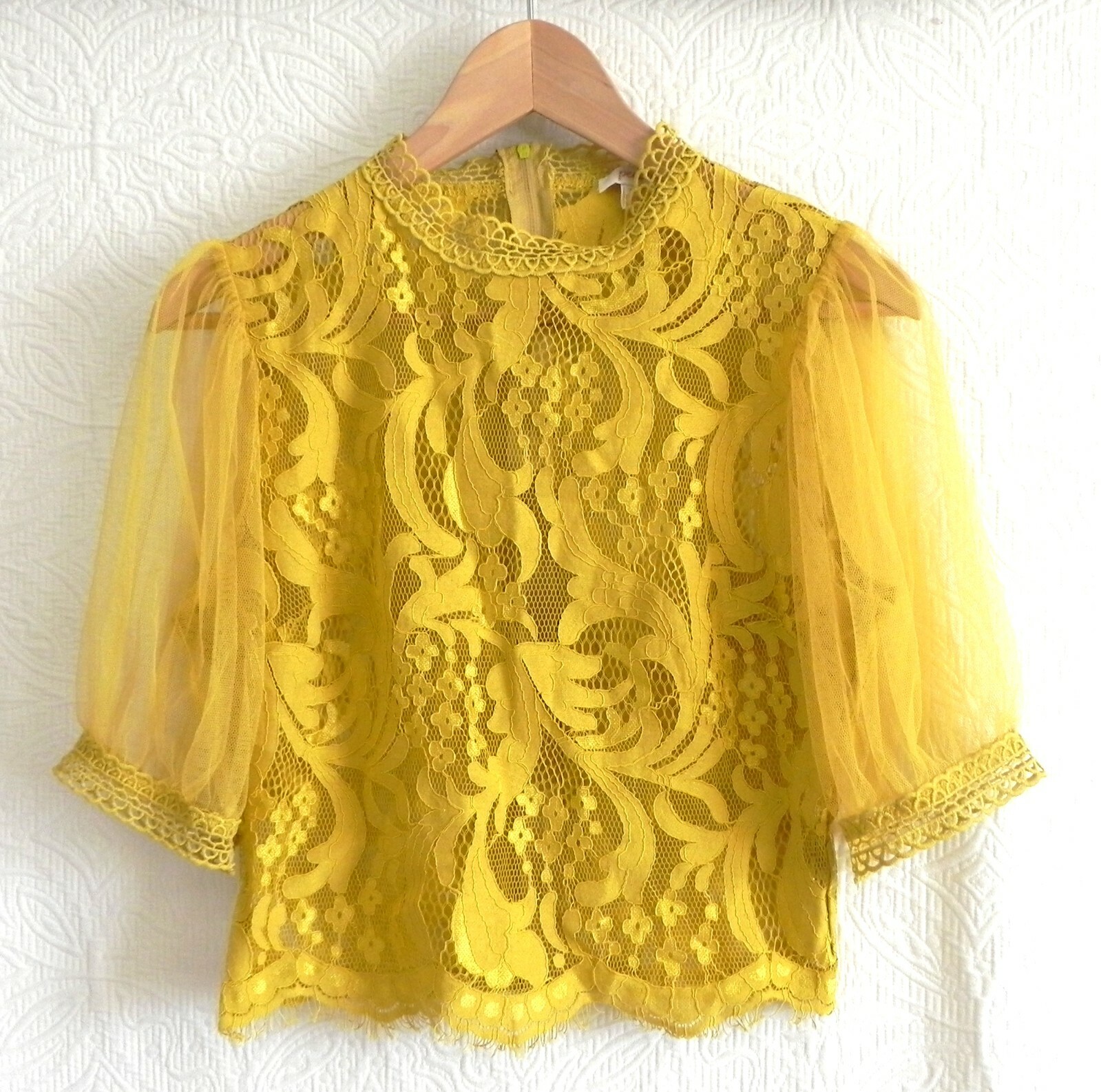 【SHALOM】24FW I DON'T KNOW LACE TOP (PEACH) Peach Brand Lace/Mesh Top Cropped Half Sleeve Yellow Back