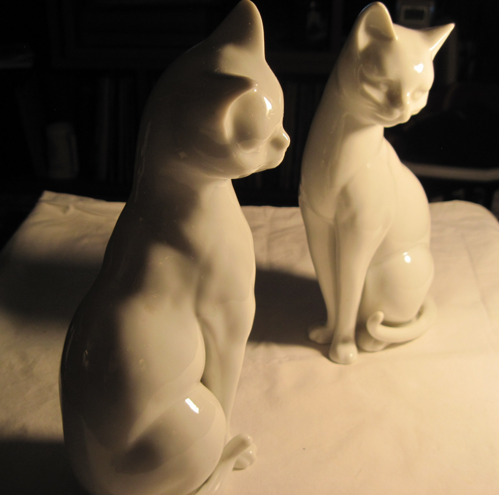 Beautiful Pair of White Porcelain Cat Figurines Vintage Otagiri OMC Japan