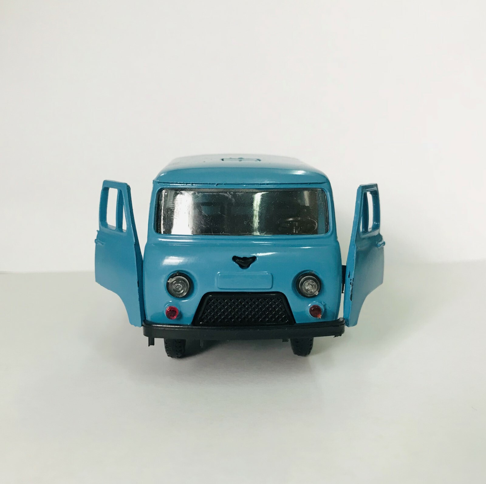 UAZ 452 Farmer USSR Scale model 1:43