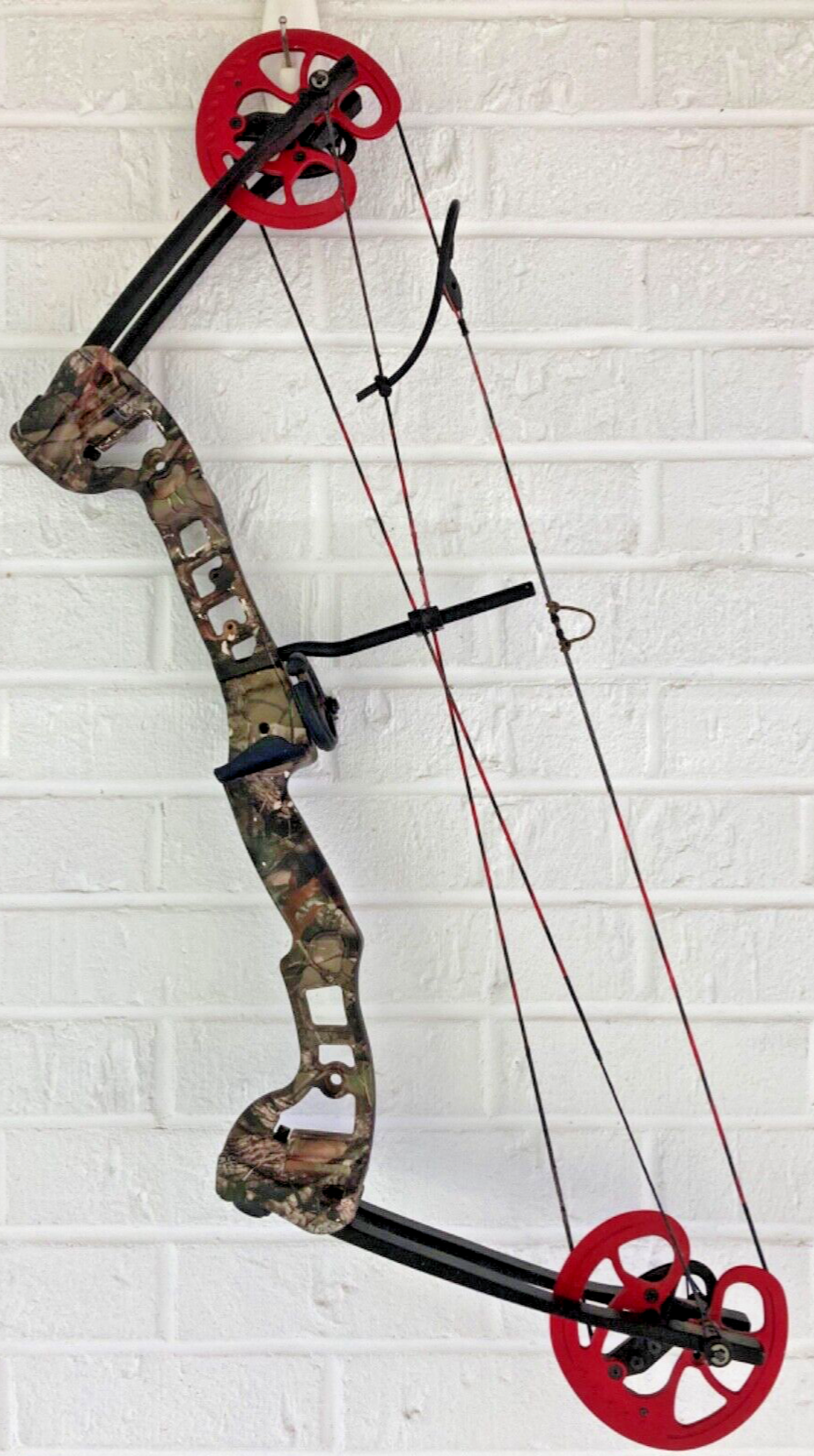 Barnett Vortex Hunter compound bow 65# draw RH CAMO 33” WH