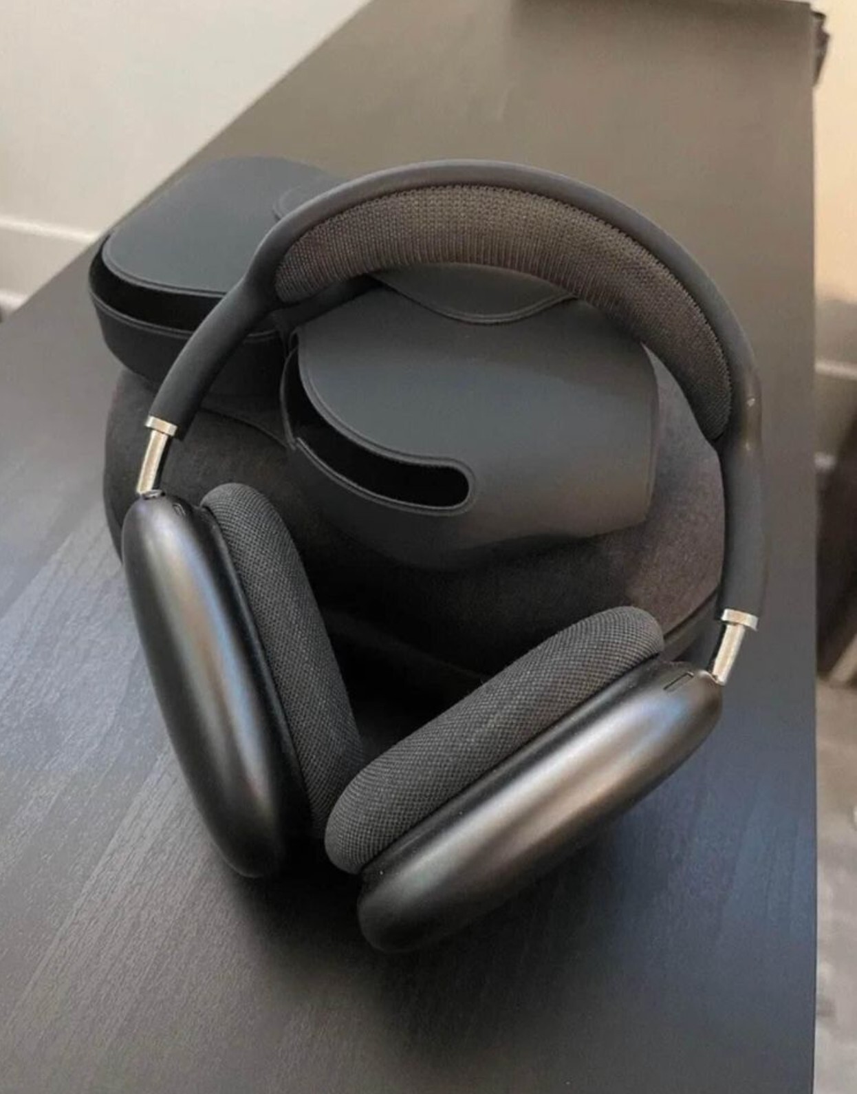 Apple AirPods Max Wireless Over-Ear Headset - Space Gray Apple AirPods Max Wireless Over-Ear Headset - Space Gray