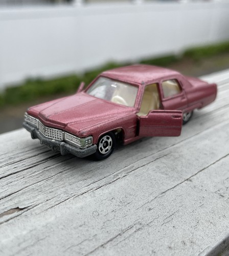 トミカ外国車シリーズ　Cadillac Fleetwood Brougham TOMICA CADILLAC FLEETWOOD BROUGHAM BLUE BOX FOREIGN SERIES