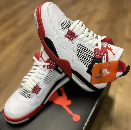 Sz 10.5- Brand New 2020 Air Jordan 4 Retro OG 'Fire Red