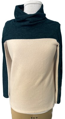 143 Story By Line Up Women s M Super Soft Lightweight Fleece Sweater Green/Ivory