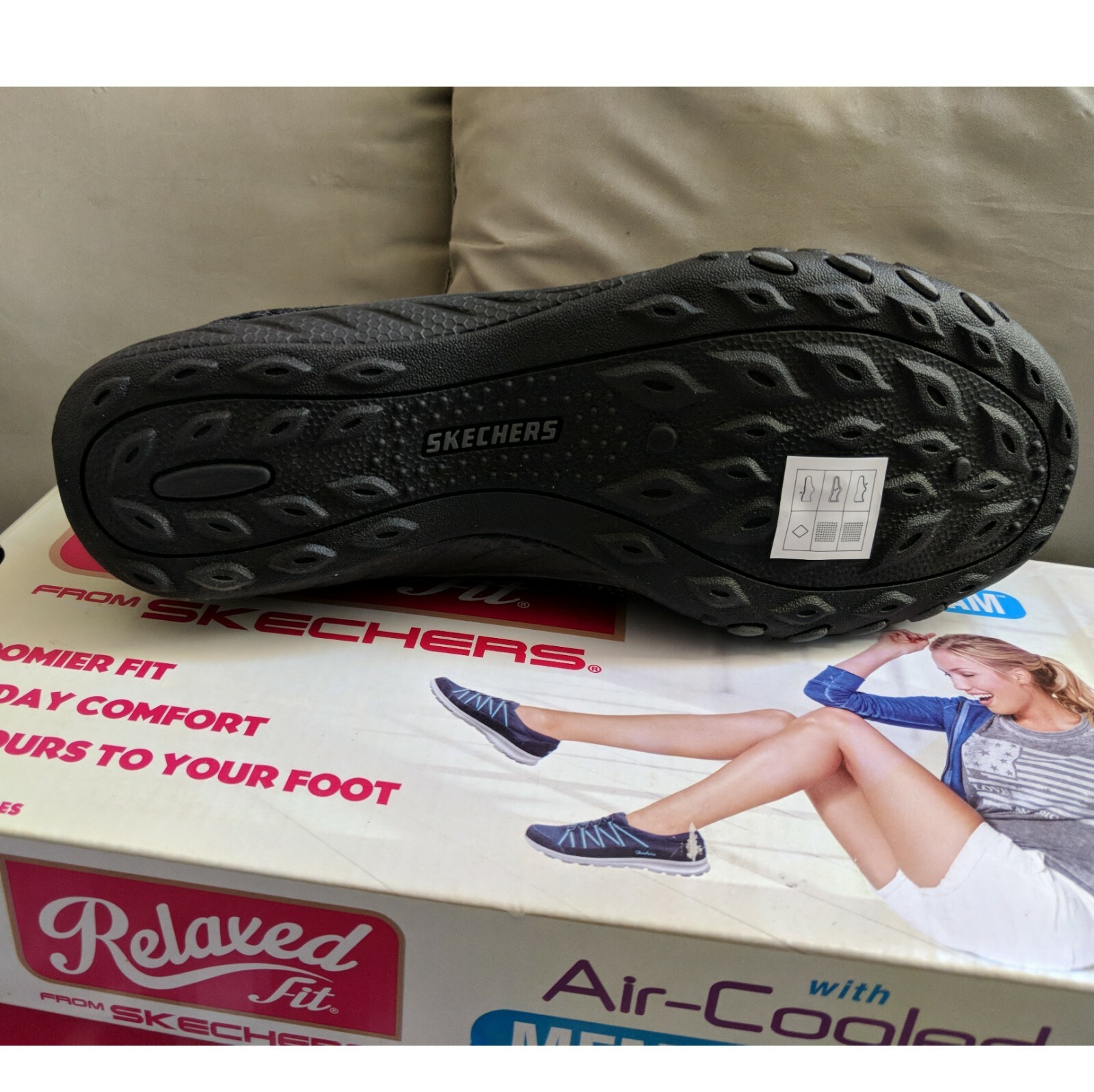 Skechers Black Slip On Sneakers Never Worn Relaxed Fit Memory Foam Sz 7