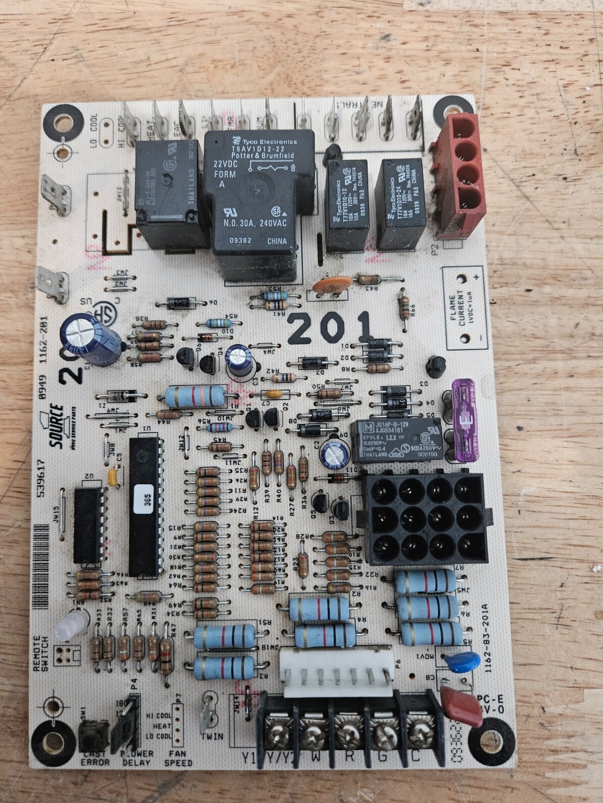York Coleman 1162-83-201A 1162-201 Control Circuit Board