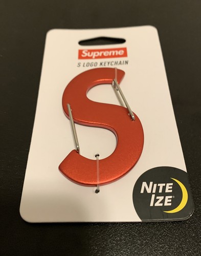 Supreme Nite Ize S Logo Keychain Red FW21 Supreme New York Supreme Nite Ize S Logo Keychain Red FW21 Supreme New York
