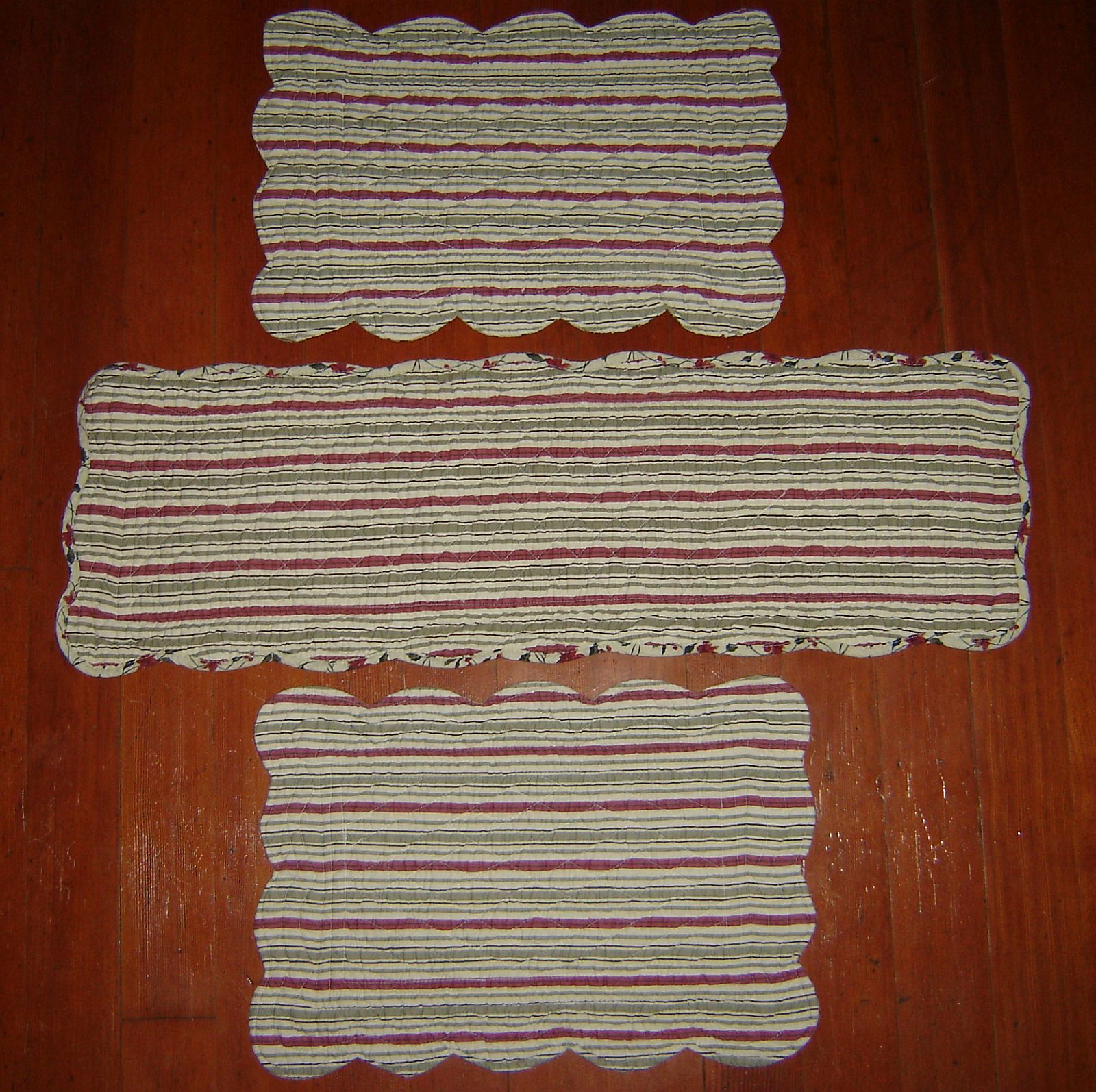 Reversible Table Runner Set with 2 Matching Place Mats Country Floral & Stripes