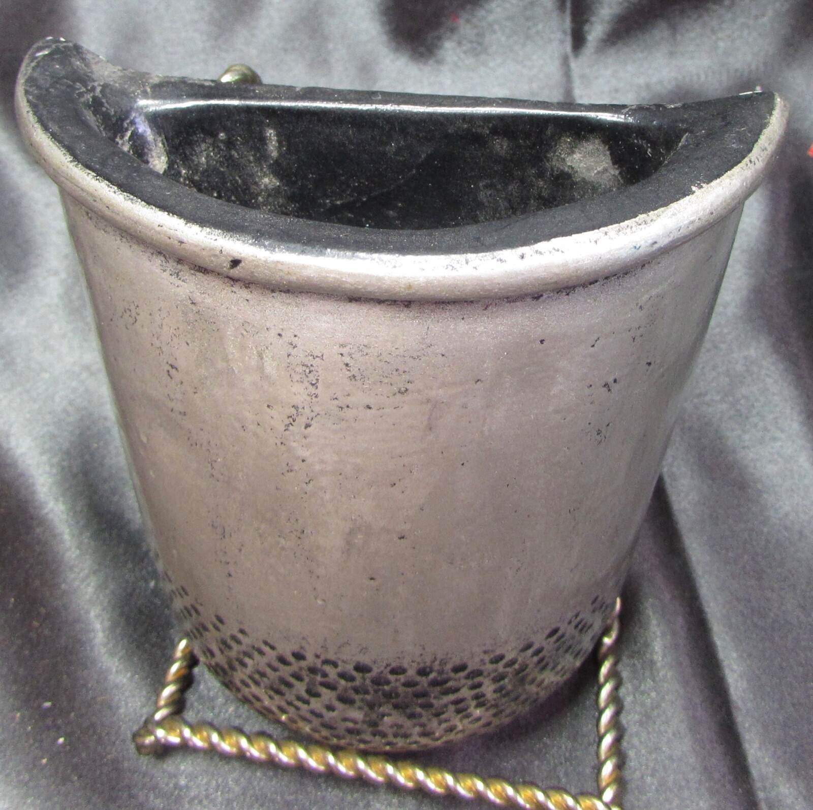 wall pocket style   plaster THIMBLE -  thimble  Holder