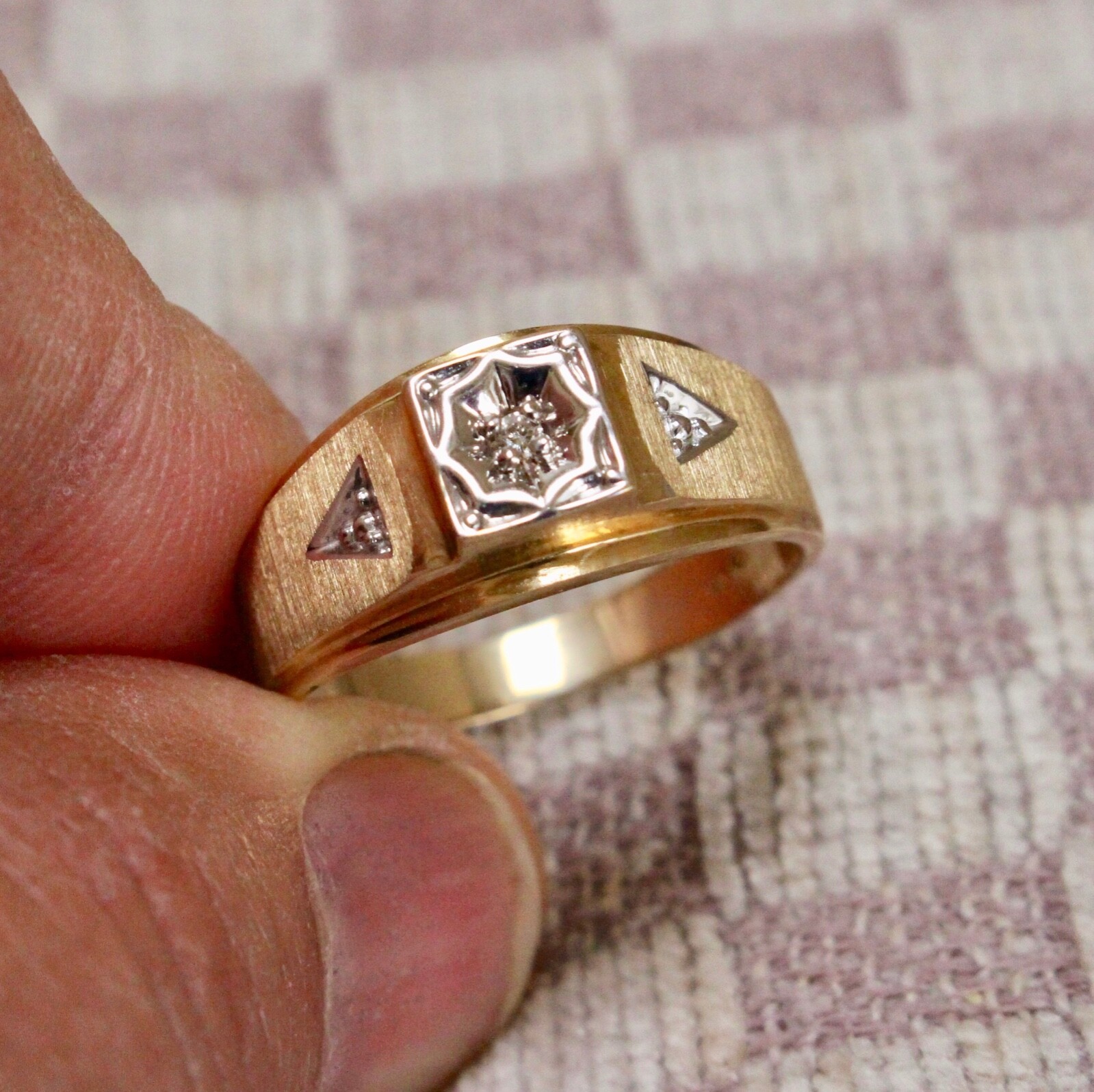 NEW MEN'S TEN KARAT YELLOW GOLD SOLITAIRE DIAMOND RING (size