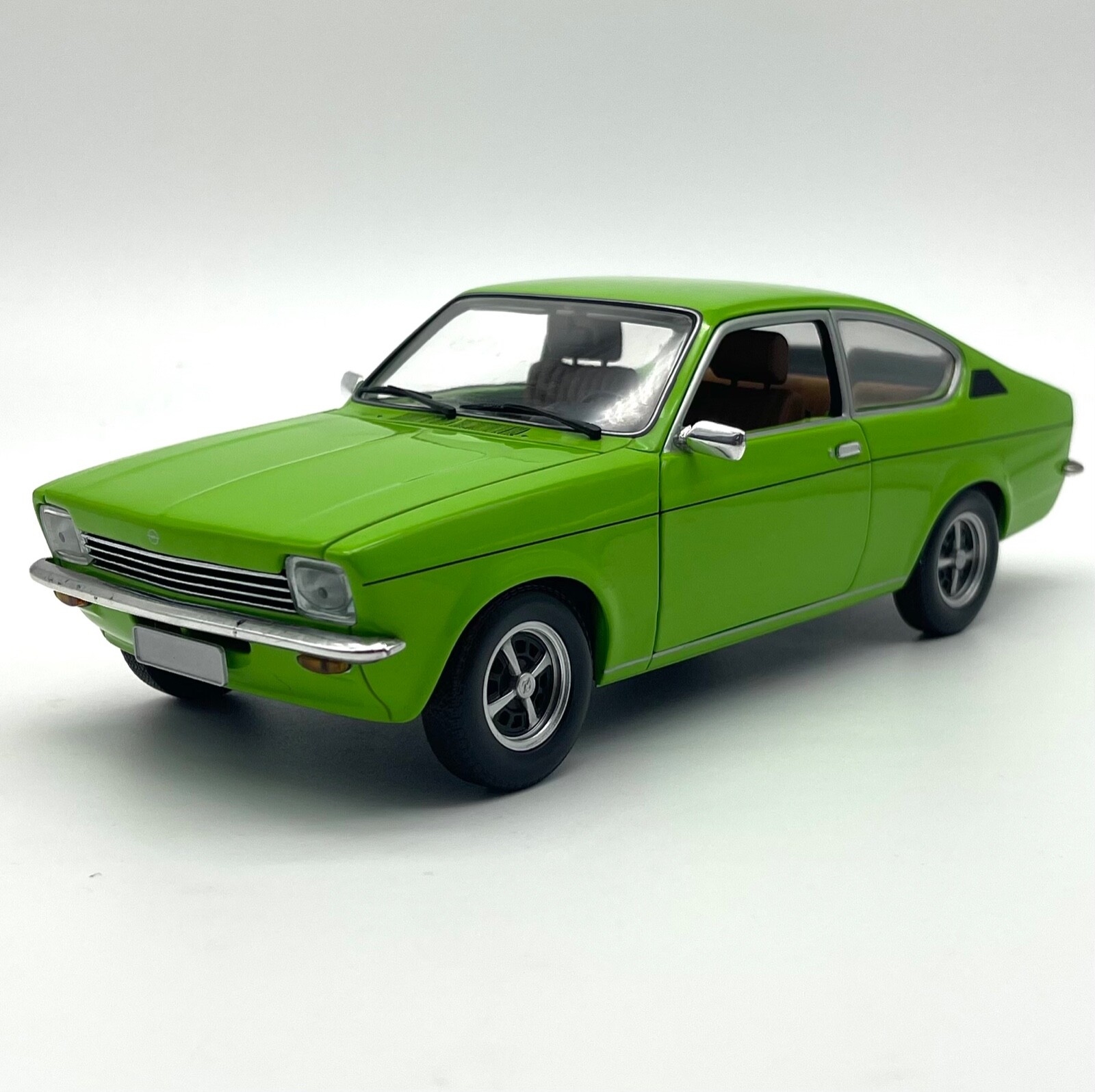 ミニカー 1976 Opel Kadett C Coupe Minichamps 1/18 $_57.JPG?set_id=880000500F