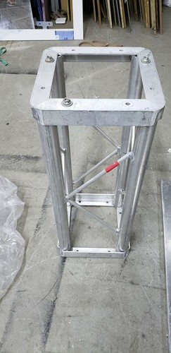 Tomcat 12x12 truss and 30