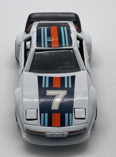 Vintage White Sunny 7 Racing Porsche 928 Martini 1/39 Scale