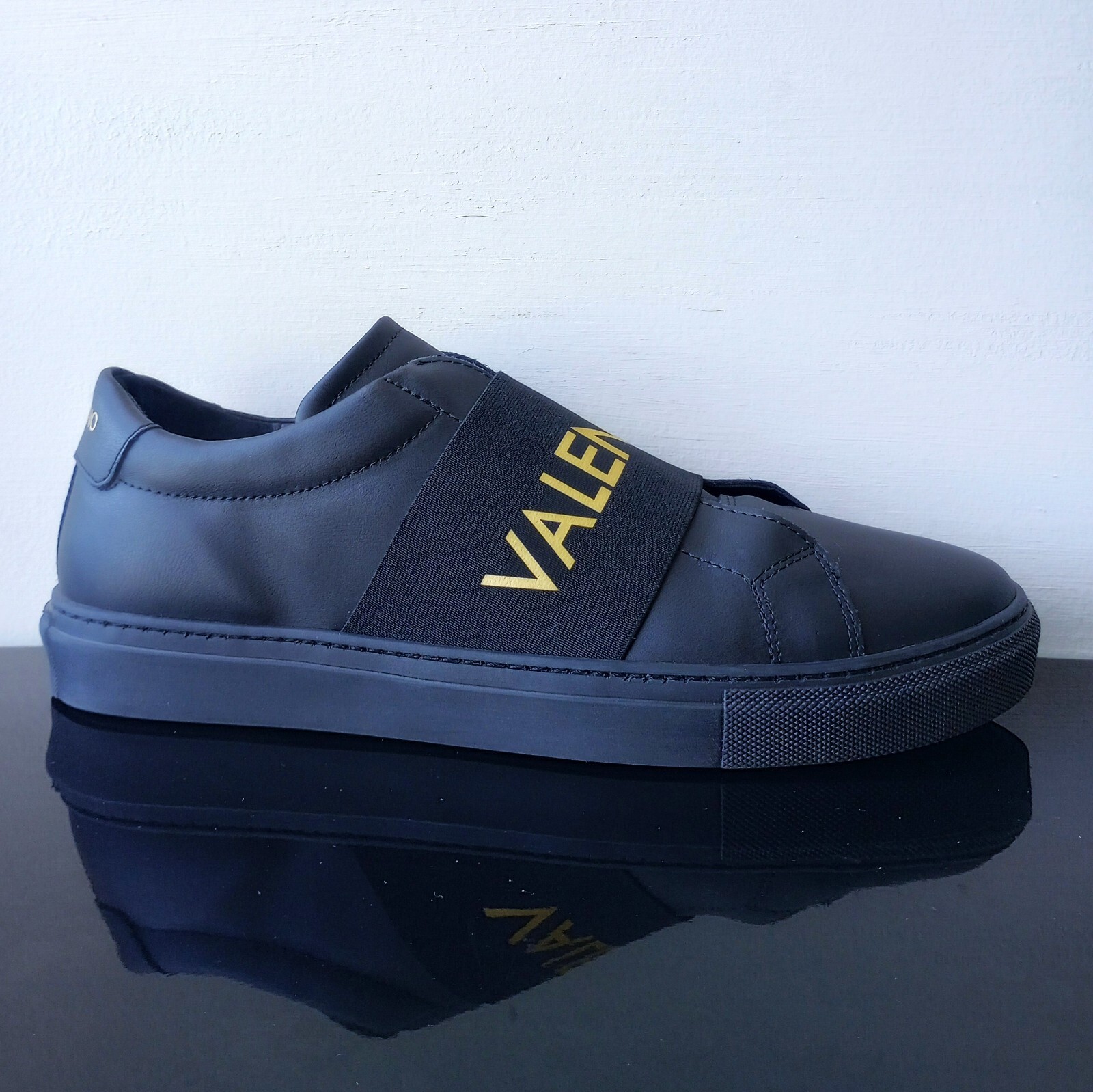 VALENTINO ブラックスタッツダッフルかコート VALENTINO ブラックスタッツダッフルかコート 23AW NEW
