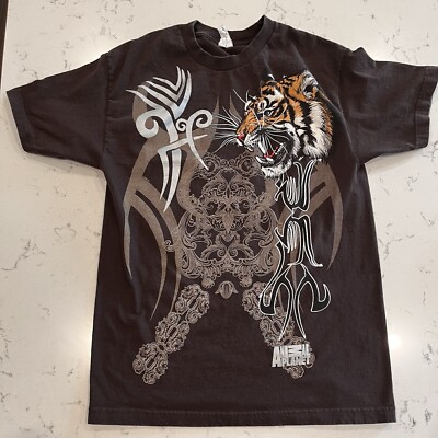 2009 Animal Planet T Shirt With Tigers Size Medium