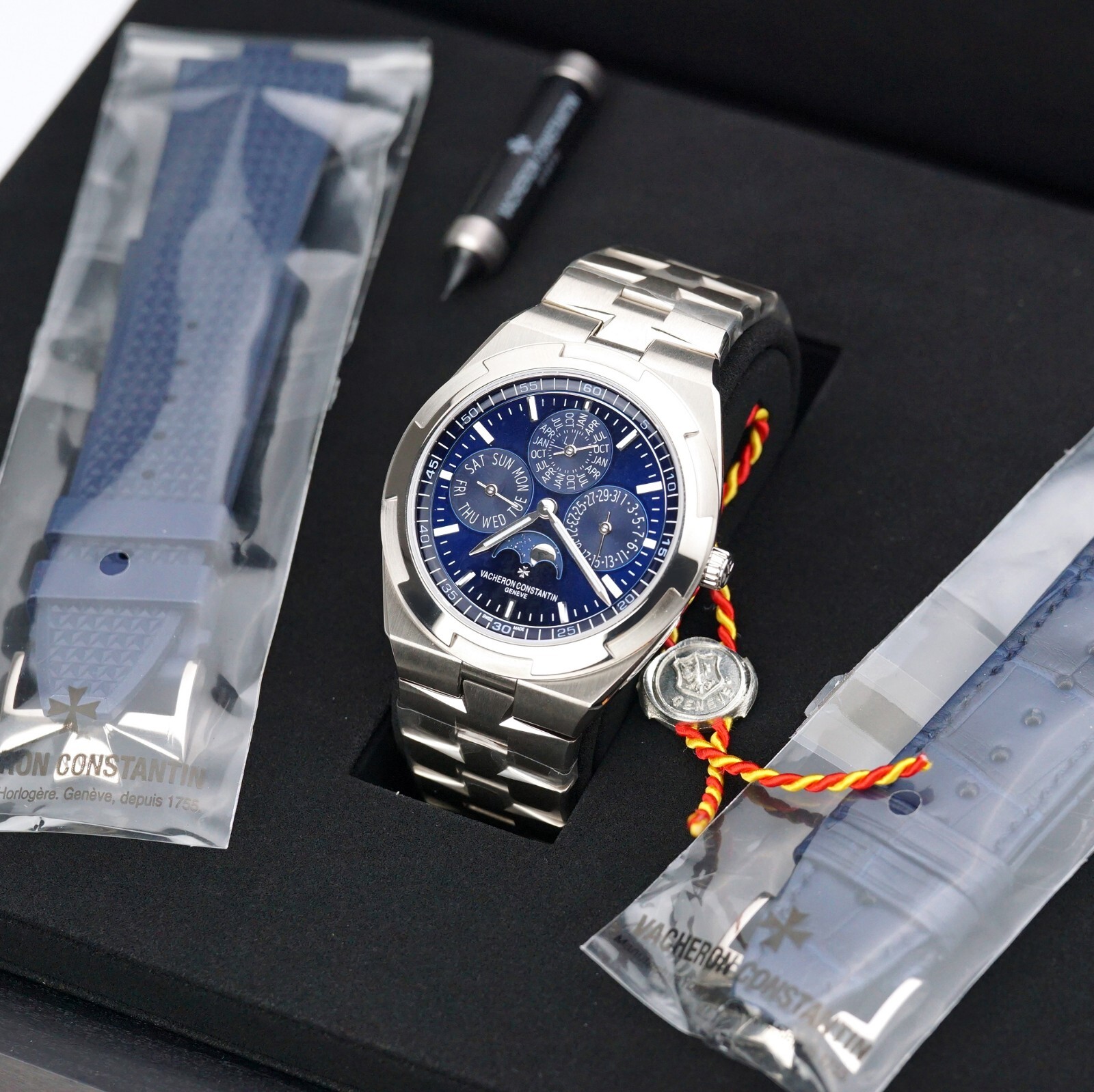 Pre-owned Vacheron Constantin Overseas Perpetual Ultra Thin Wristwatch 4300v/120g-b945