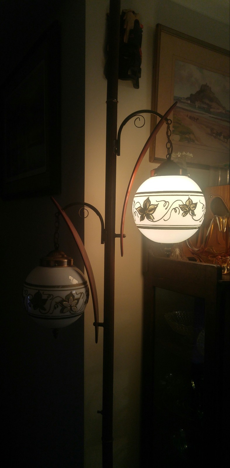 Tension Pole lamp with extra shade nice lamp