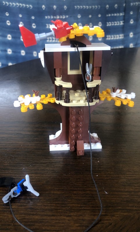 LEGO Ideas: Home Alone (21330)  (Kevin’s Tree House Only)