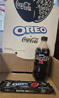 Coca-Cola  Zero Sugar OREO 20 FL oz plastic Bottle & 4 Pack Coca-Cola Oeros Lot