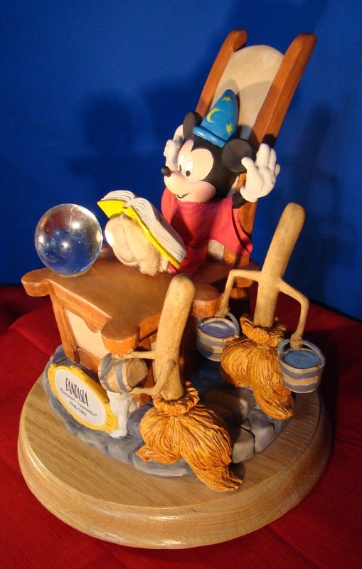 メリッサ・スーバー、【MICKEY'S BROOM DANCE】 ddcb41fc084f4f91b9b4018b1b9d1d