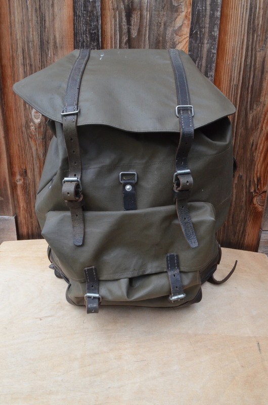 Vtg Swiss Army Military Waterproof Rubberized Frame Day Pack Backpack Hiking