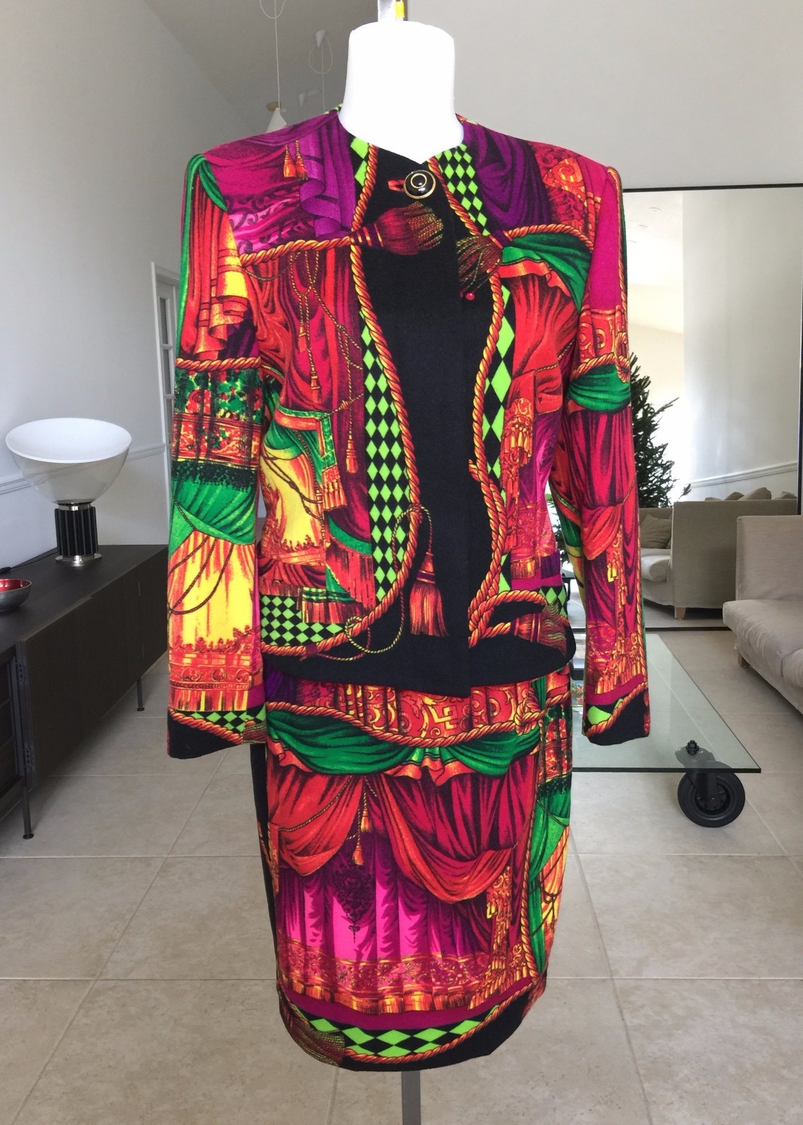 iconic GIANNI VERSACE I Sipari print wool skirt suit from F