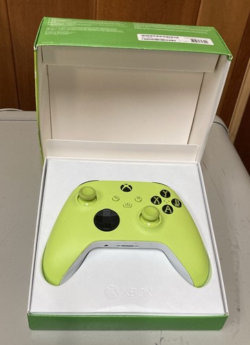 Xbox ワイヤレス コントローラー エレクトリック ボルト Xbox ワイヤレス コントローラー」の新色「エレクトリック