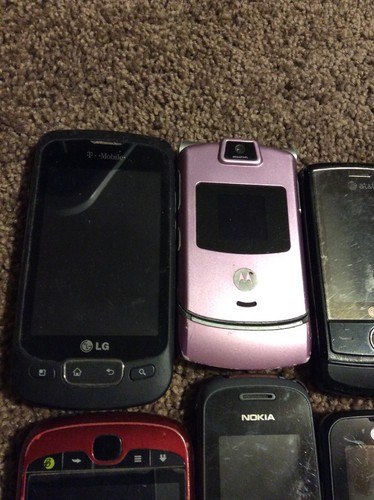 Lot of 9 Flip Phones Blackberry Motorola LG Cellular Untested