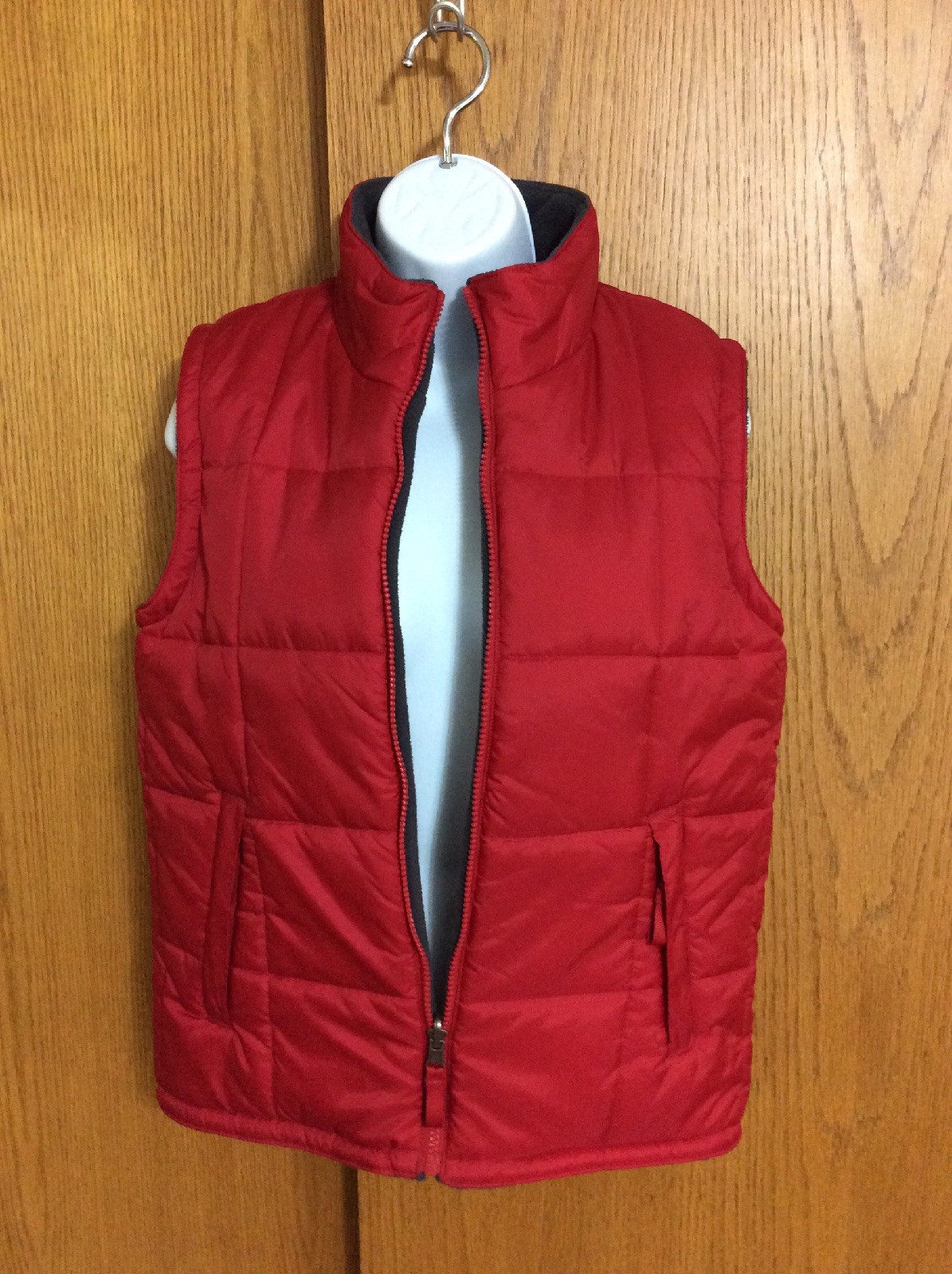 JUNIOR UNISEX SIZE L 10-12 BAILEY’S POINT REVERSIBLE RED & GRAY SLEEVELESS VEST