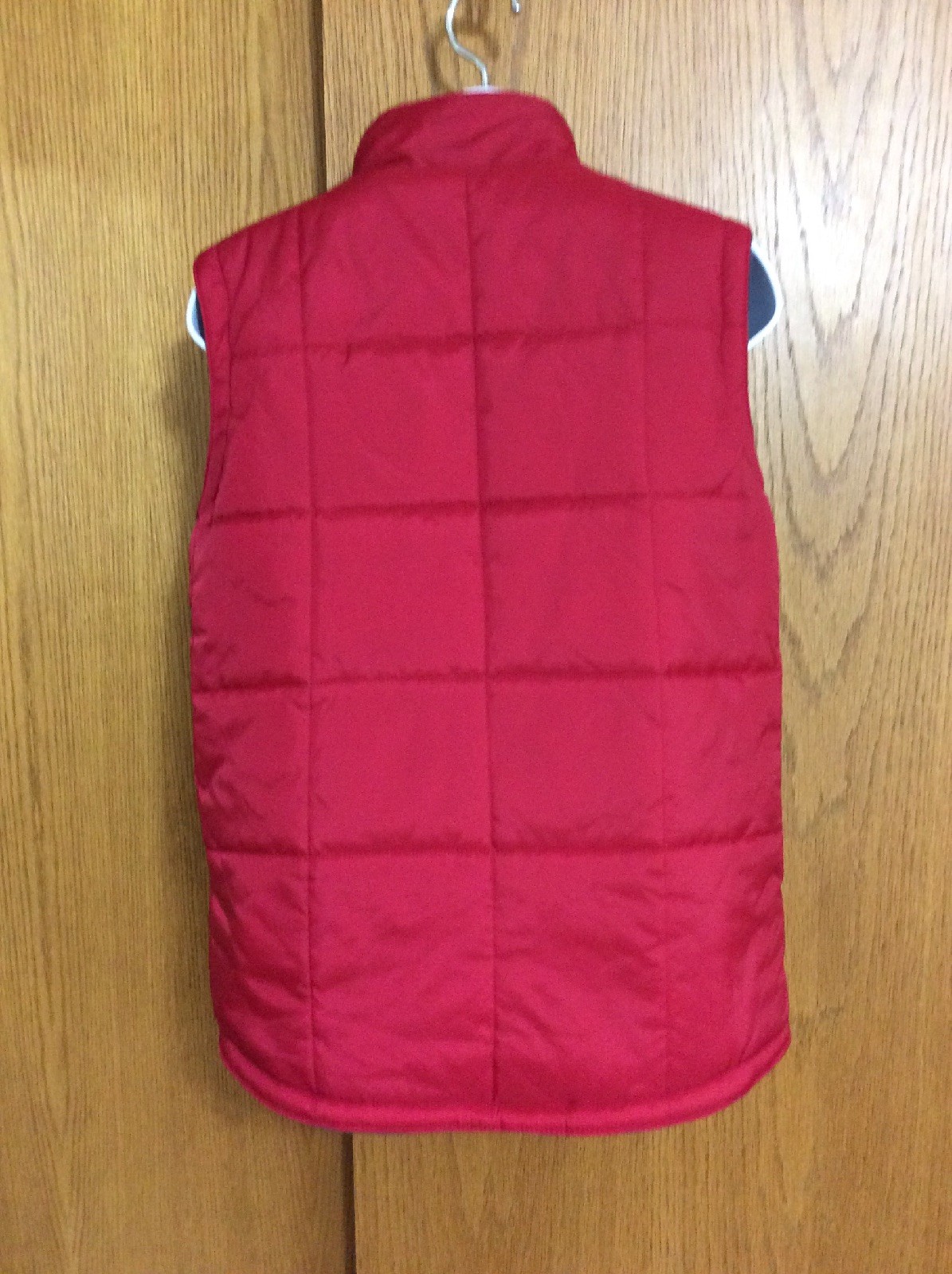 JUNIOR UNISEX SIZE L 10-12 BAILEY’S POINT REVERSIBLE RED & GRAY SLEEVELESS VEST